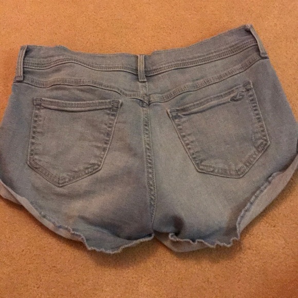 Low Rise Hollister Jean Shorts - Picture 2 of 2